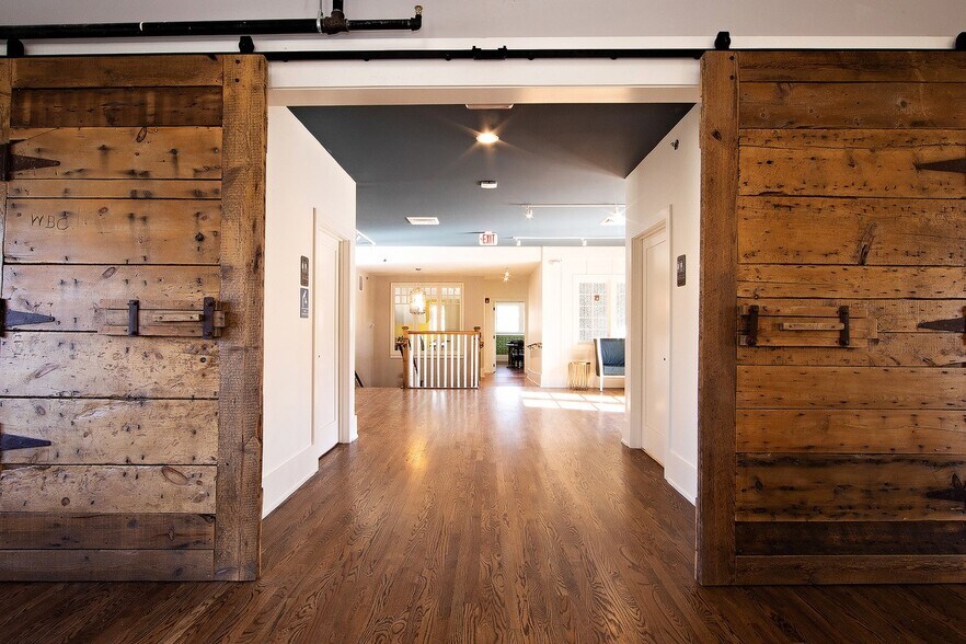 More Photos Of 318 S 3rd St, Geneva Freestanding For Lease