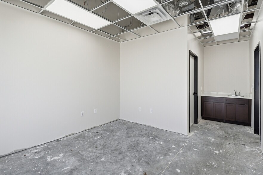 More Photos Of 5342 5th St, Katy Freestanding For Lease