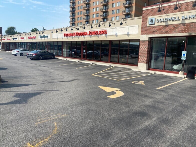 More Photos Of 20-40 S Dunton Ave, Arlington Heights Unknown For Lease