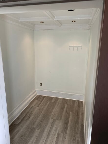 More Photos Of 2 Central St, Ipswich Storefront Retail Office For Sale