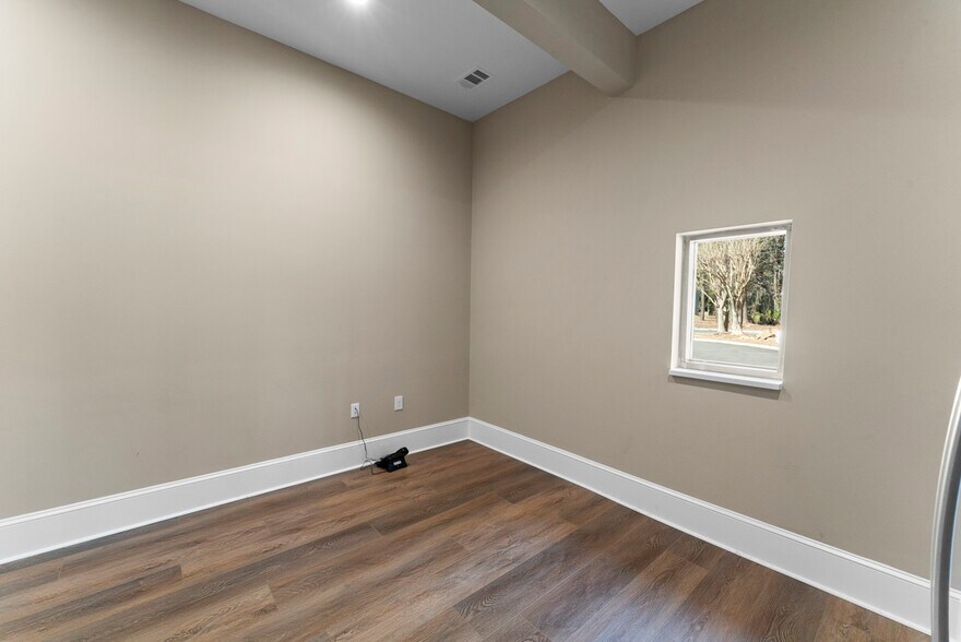 More Photos Of 710 Mall Blvd, Savannah Bank For Sale