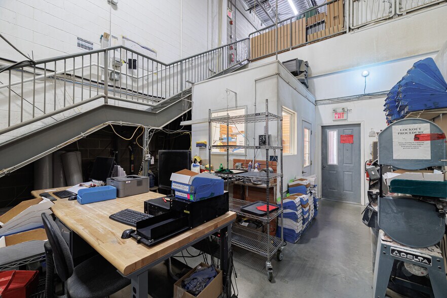 More Photos Of 6701-6777 Fairmount Dr SE, Calgary Warehouse For Lease