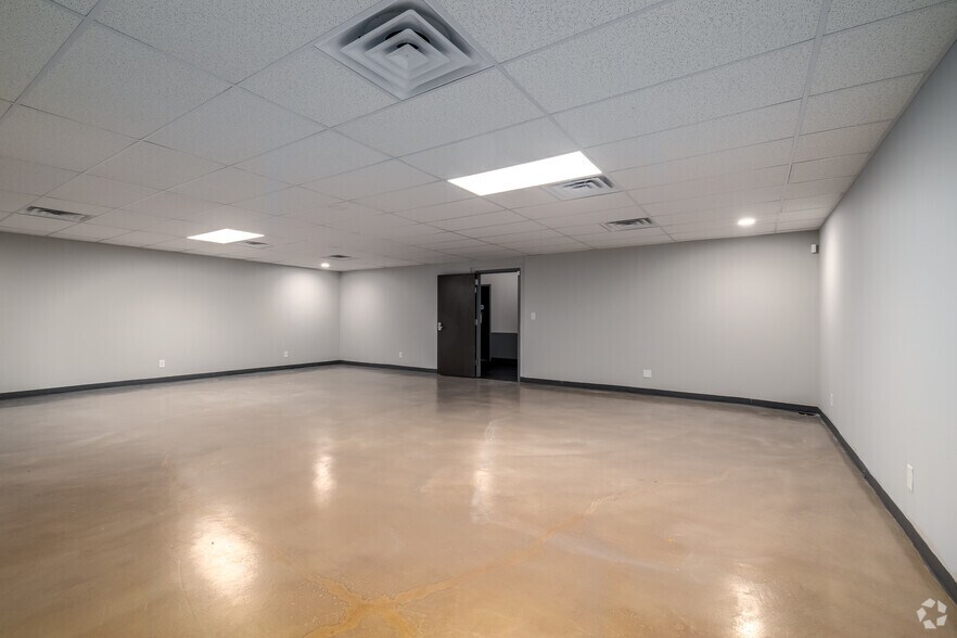 More Photos Of 700 N Cannon Blvd, Kannapolis Storefront Retail Office For Lease