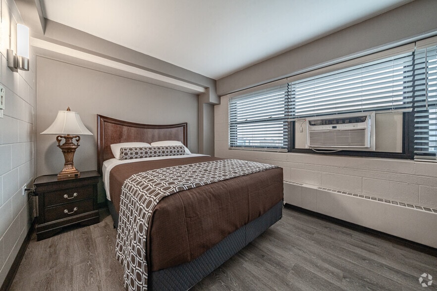 More Photos Of 311 N Ottawa St, Joliet Apartments For Lease