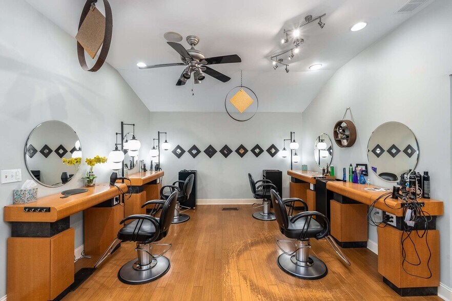 More Photos Of 4065 Lawrenceville Hwy, Tucker Office For Sale