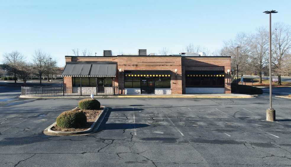 Primary Photo Of 2530 Sardis Rd N, Charlotte Restaurant For Lease