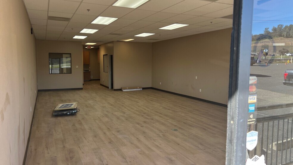 More Photos Of 90 Copper Cove Dr, Copperopolis Storefront For Lease