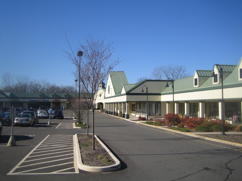 More Photos Of 604-640 Enfield St, Enfield General Retail For Lease