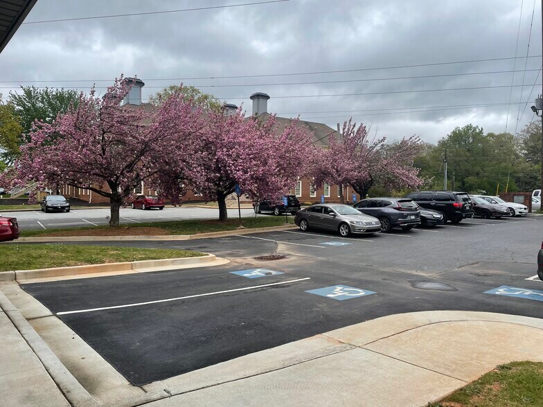 More Photos Of 1400 Montreal Rd, Tucker Medical For Lease