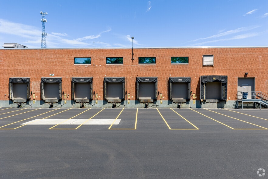 More Photos Of 301 Island Rd, Mahwah Warehouse For Lease
