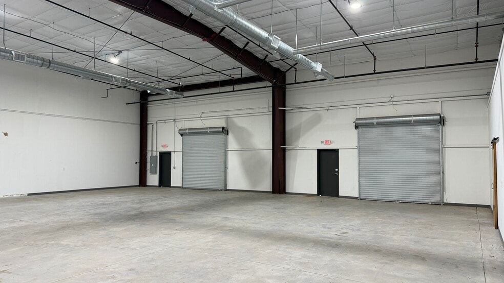 More Photos Of 2433 Tarpley Rd, Carrollton Warehouse For Lease