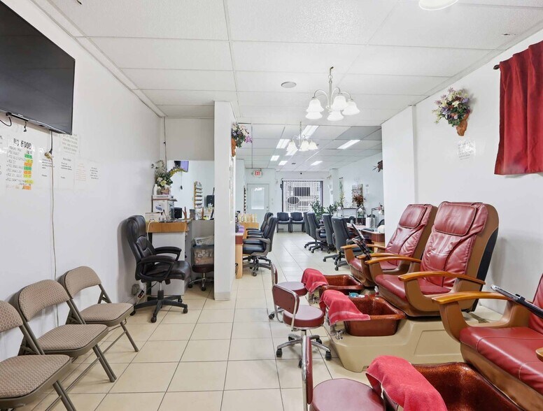 More Photos Of 2517 Washington Blvd, Baltimore Storefront Retail Residential For Sale