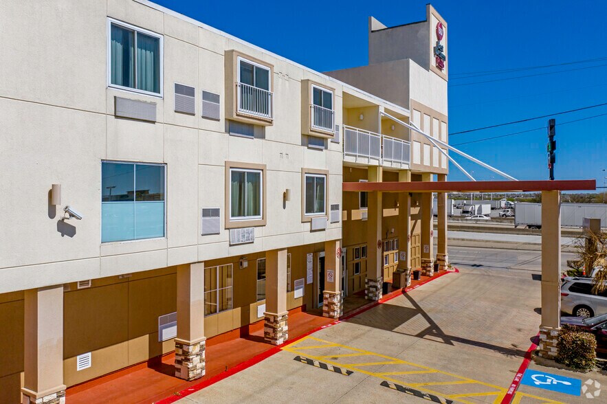 More Photos Of 996 E Interstate 30, Rockwall Hotel For Sale