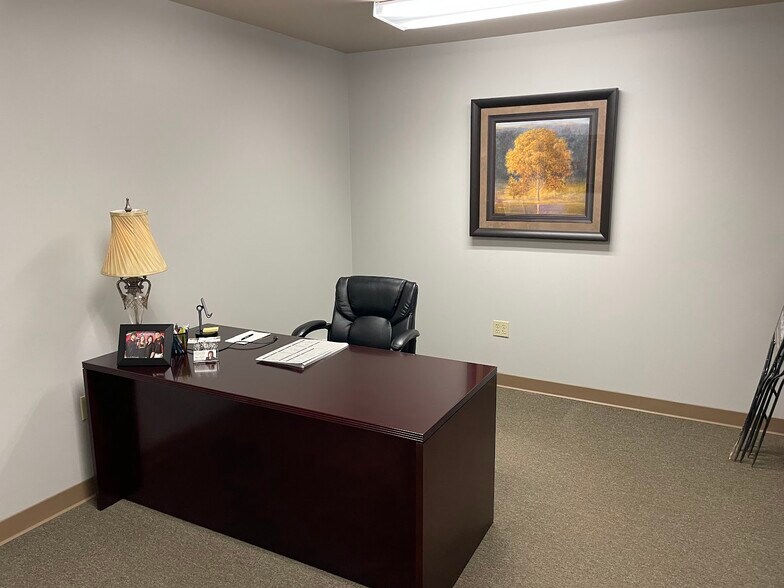 More Photos Of 800 E Main St, Russellville Office For Lease