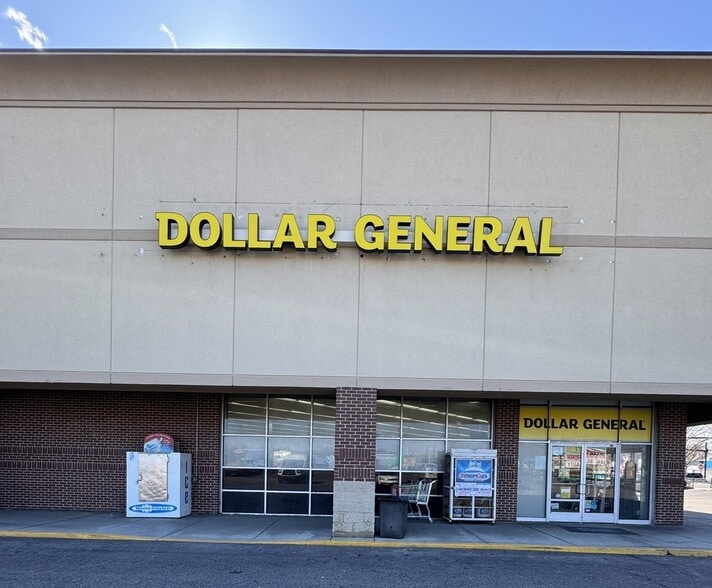 More Photos Of 22100-22150 Coolidge Hwy, Oak Park Storefront For Lease