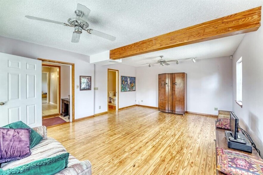 More Photos Of 19818 Colina Dr, Lago Vista Specialty For Sale