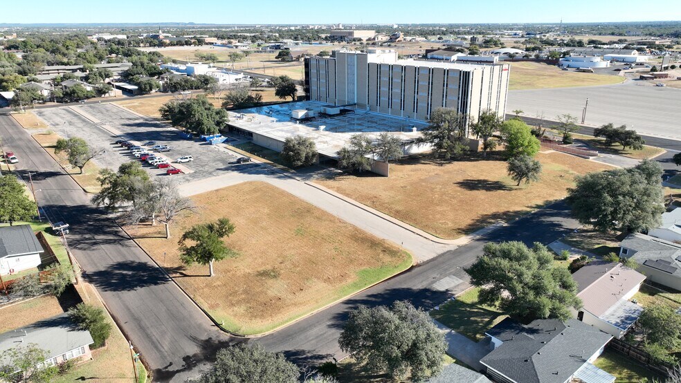 More Photos Of 2701 S Johnson St, San Angelo Industrial For Sale