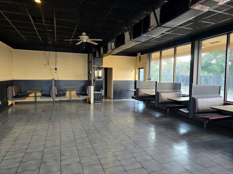 More Photos Of 3507 Pace Blvd, Pensacola Restaurant For Sale