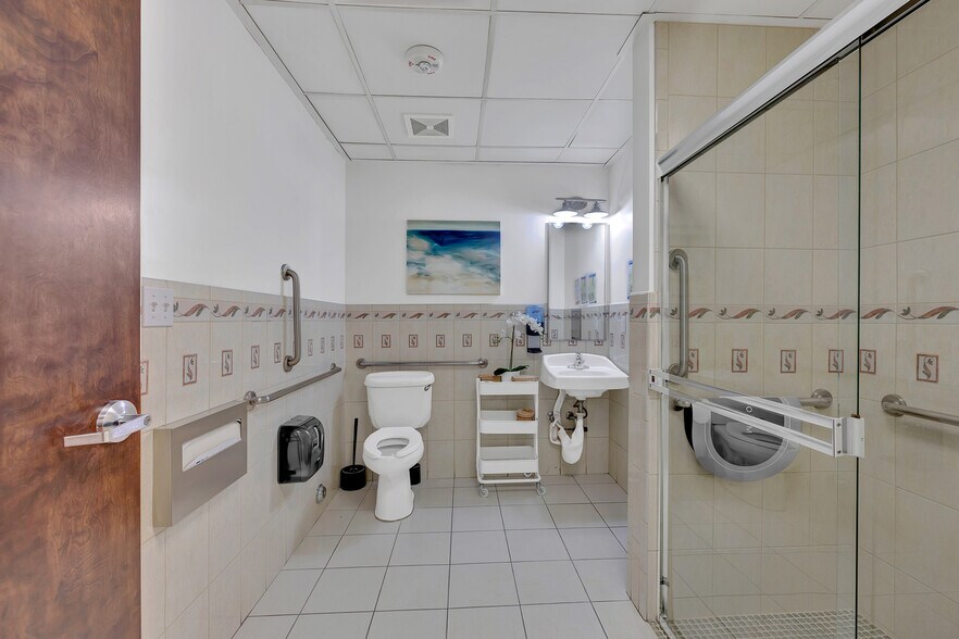 More Photos Of 5701 W Charleston Blvd, Las Vegas Medical For Sale