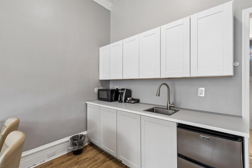 More Photos Of 1611 S Broad St, Philadelphia Specialty For Sale