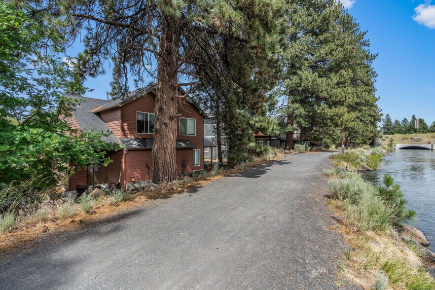 More Photos Of 363 SW Garfield Ave, Bend Apartments For Sale