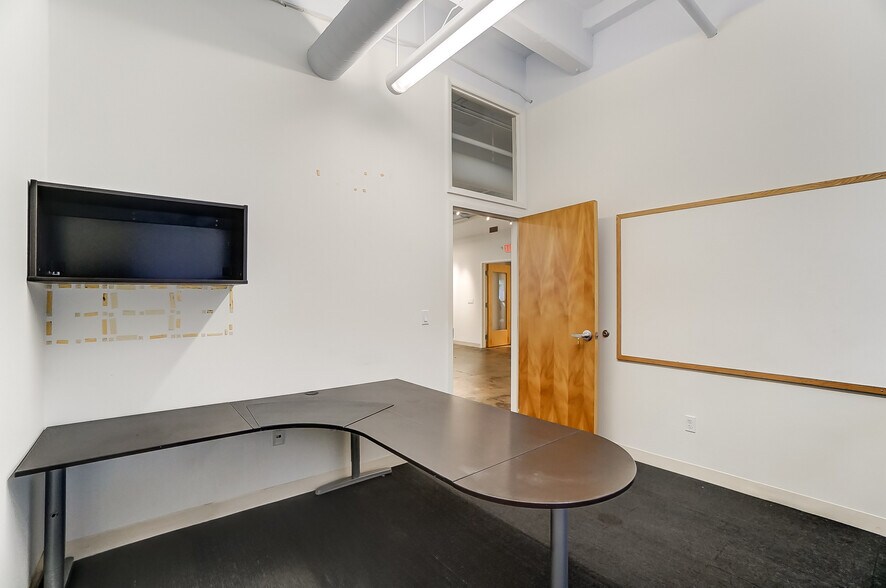 More Photos Of 20 E Central Pky, Cincinnati Office Residential For Lease