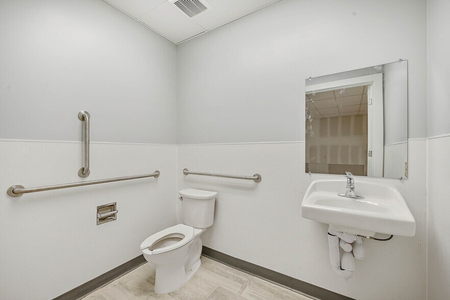 More Photos Of 1331 E Colfax Ave, Denver Freestanding For Lease