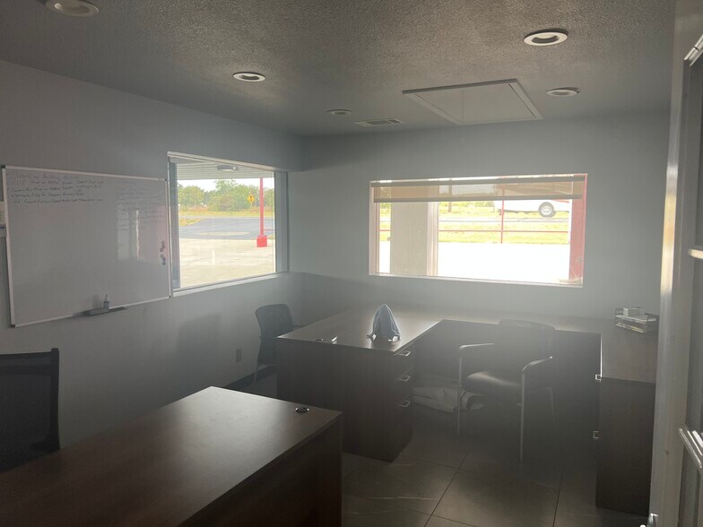 More Photos Of 3218 N Main St, Cleburne Auto Dealership For Lease