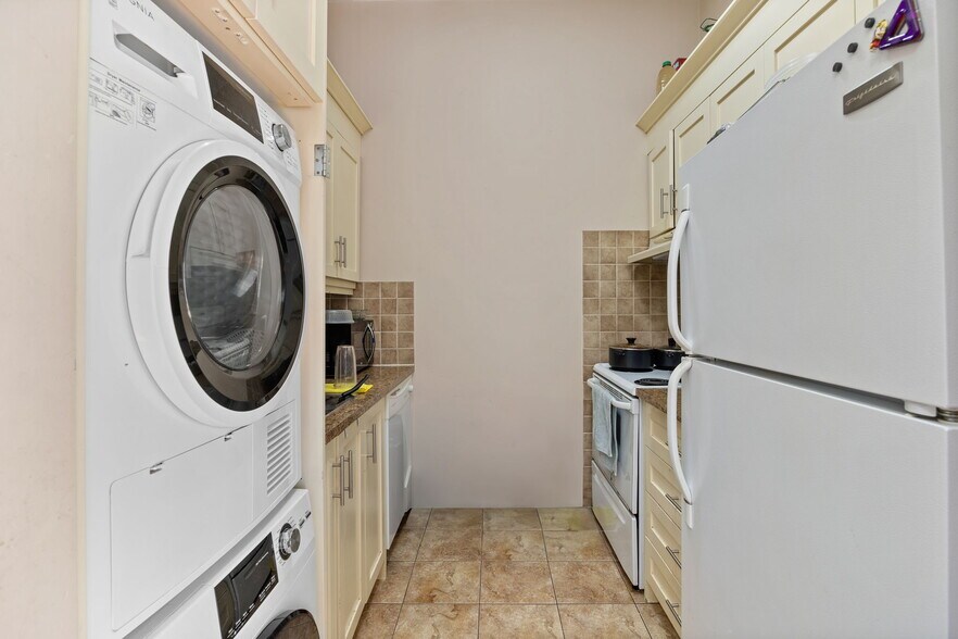 More Photos Of 999 Bloor St W, Toronto Storefront Retail Residential For Sale