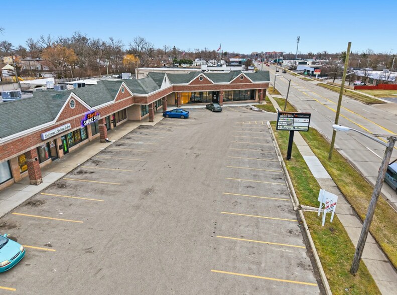 More Photos Of 1052-1072 W Huron St, Waterford Freestanding For Lease