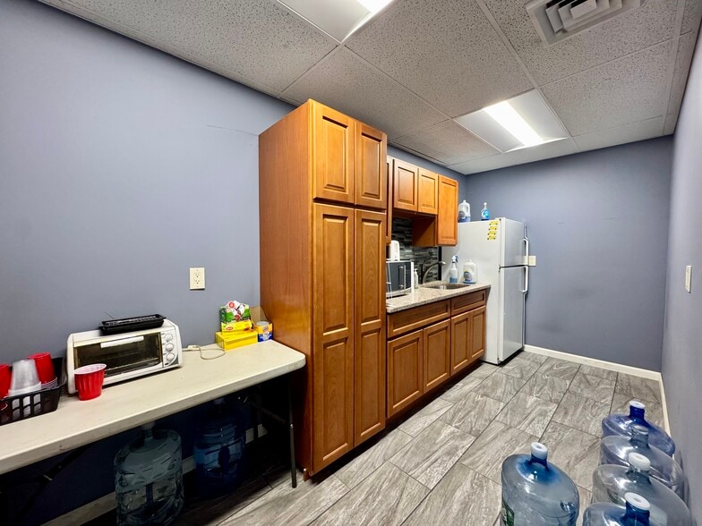 More Photos Of 711 Koehler Ave, Ronkonkoma Distribution For Sale