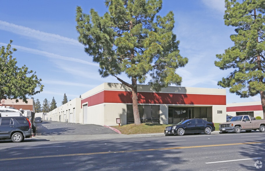 More Photos Of 3390 De la Cruz Blvd, Santa Clara Light Distribution For Sale