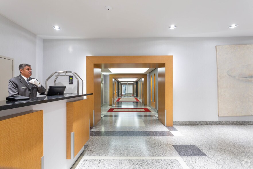 More Photos Of 330 W 58th St, New York Apartments For Lease