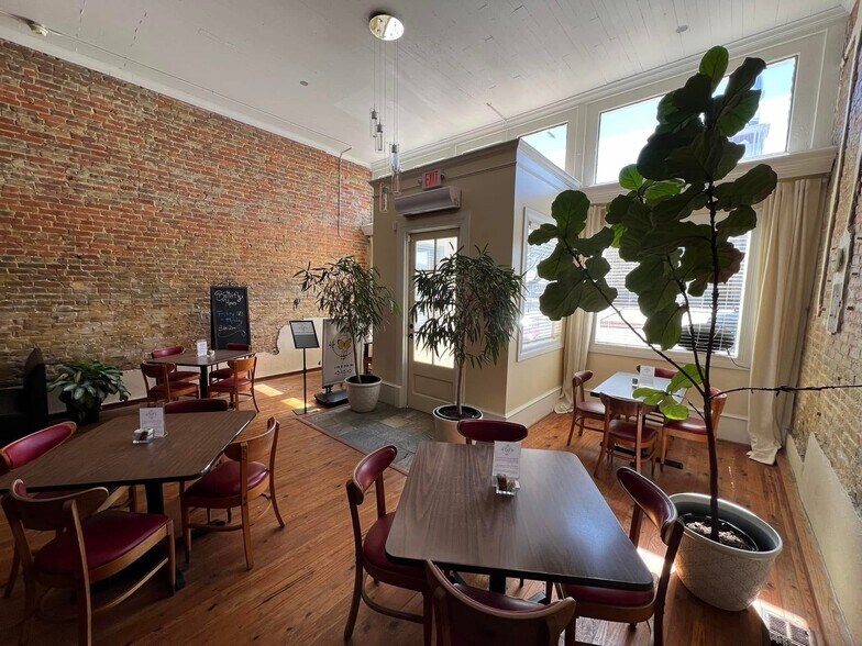 More Photos Of 119 E 5th St, Bonham Restaurant For Sale