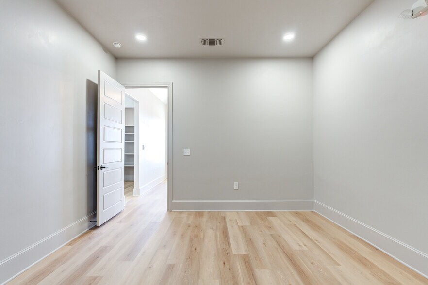 More Photos Of 1420 N Slide Rd, Lubbock Unknown For Lease