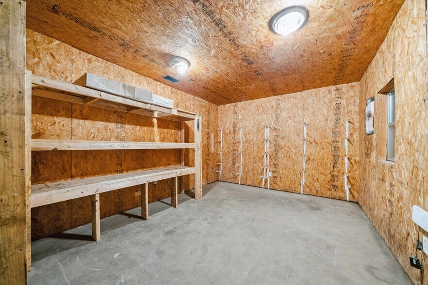 More Photos Of 8400 S US Highway 79, Palestine Office Residential For Sale