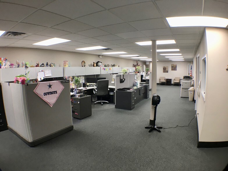 More Photos Of 2146 E Pythian St, Springfield Warehouse For Sale