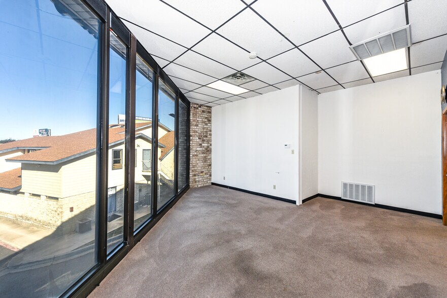 More Photos Of 2210 E Central Texas Expy, Killeen Office Residential For Lease