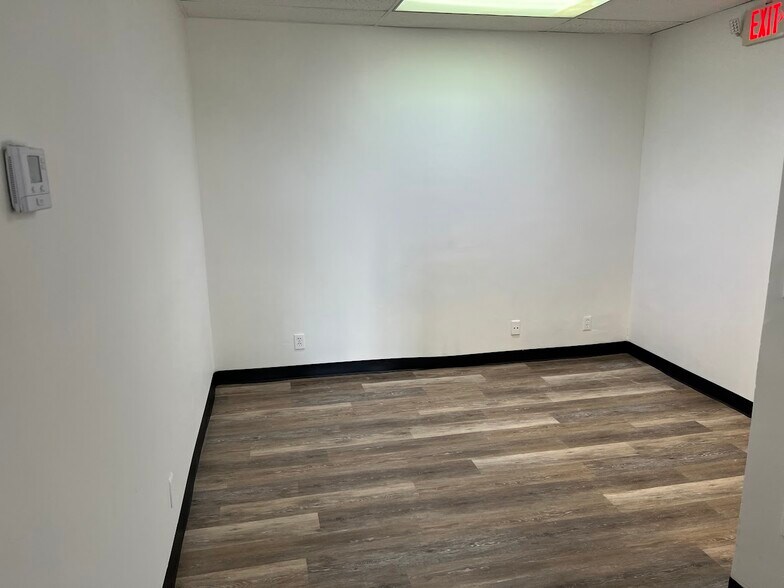 More Photos Of 2001 N Dixie Hwy, Pompano Beach Storefront Retail Office For Lease