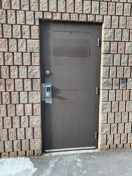 More Photos Of 2721 Markham Rd, Toronto Showroom For Lease