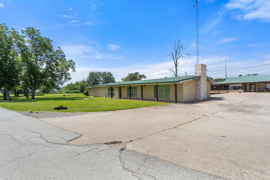 More Photos Of 10855 US Highway 69 N, Tyler Trailer Camper Park For Sale