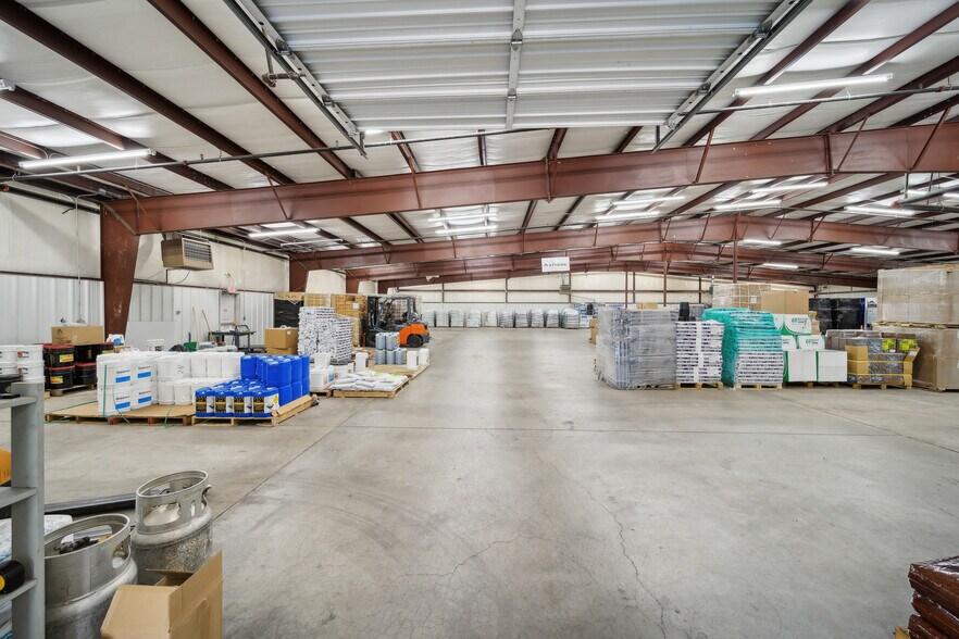 More Photos Of 710 S Adams St, Sapulpa Distribution For Sale