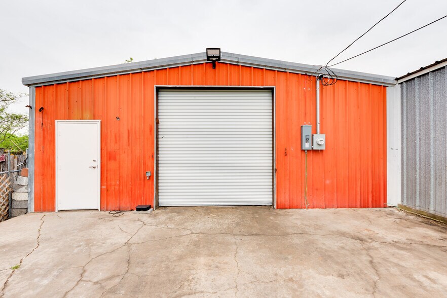 More Photos Of 440 N Jefferson St, Lancaster Industrial For Lease