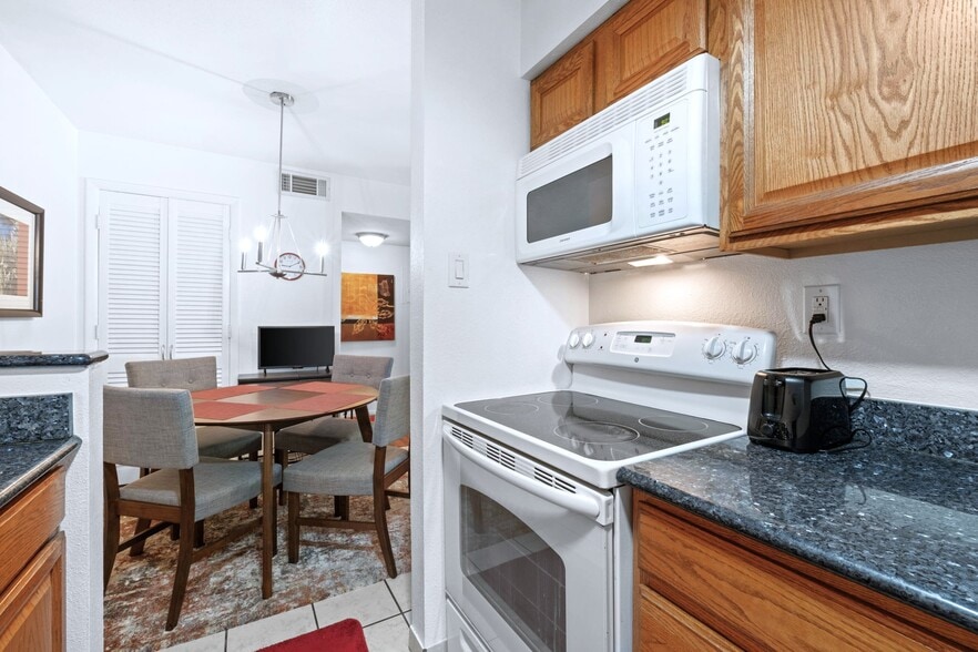 More Photos Of 1601 Pennsylvania St NE, Albuquerque Apartments For Sale
