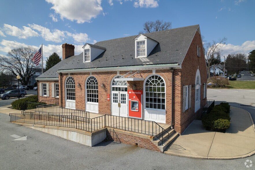 More Photos Of 313 W Cypress St, Kennett Square Bank For Lease