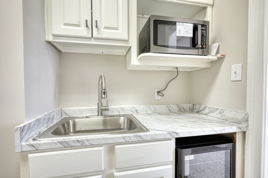 More Photos Of 1229 Royal Dr, Conyers Office For Sale