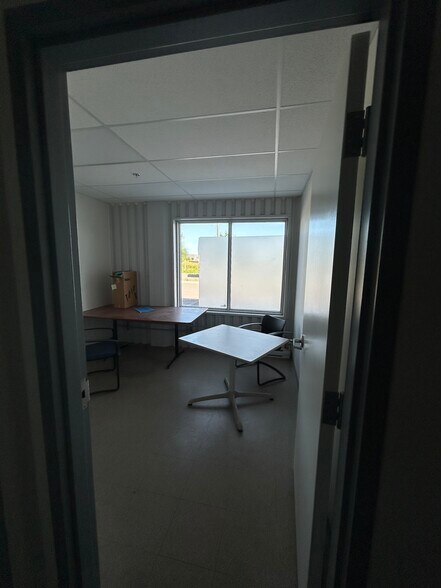 More Photos Of 379B Corduroy Rd, Ottawa Warehouse For Lease