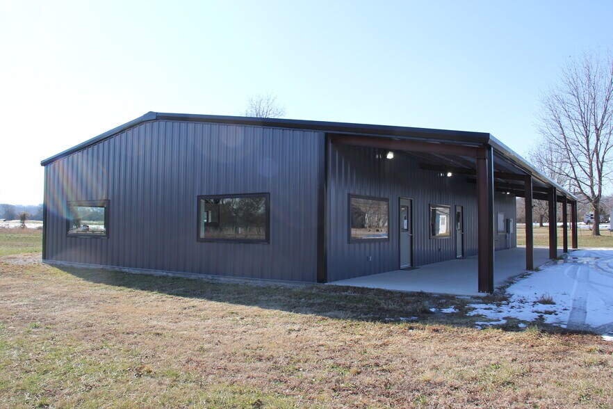 More Photos Of 311 9th st, Green Forest Flex For Sale