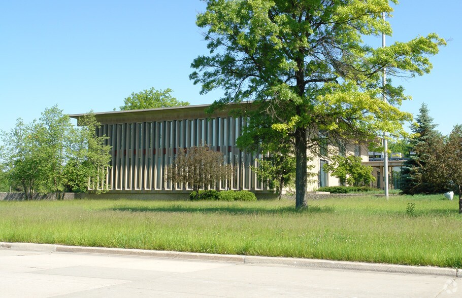 More Photos Of 80-90 North St, Park Forest Manufacturing For Lease