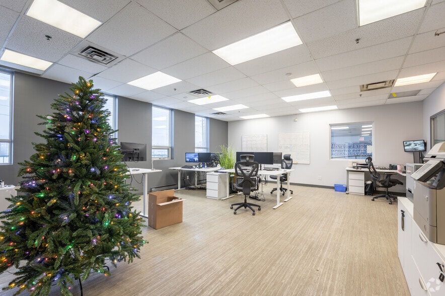 More Photos Of 6757 Northwest Dr, Mississauga Distribution For Lease